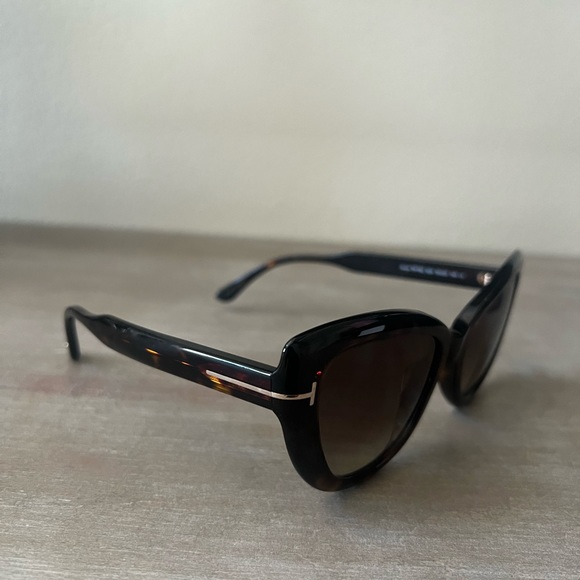 Beautiful Tom Ford TF762 Dark Brown Anya Sunglasses!! - Picture 3 of 6